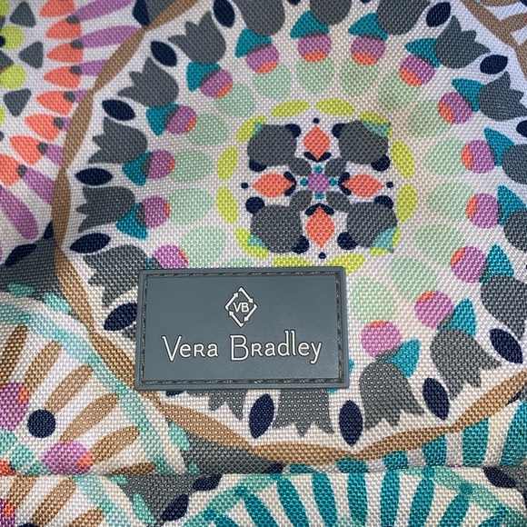Vera Bradley Sunny Medallion Lunch Bag - Picture 3 of 6